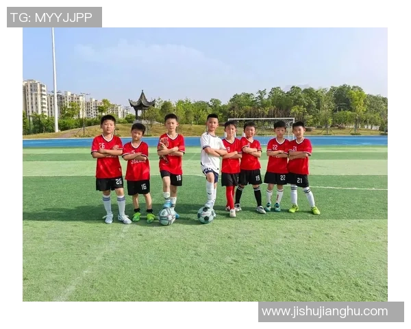 绿茵巨星同框闪耀记录激情时刻定格足球荣耀瞬间